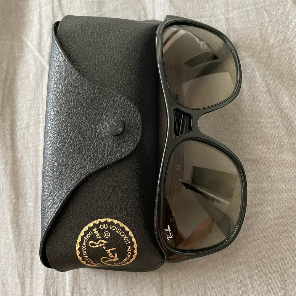 Black ray-ban